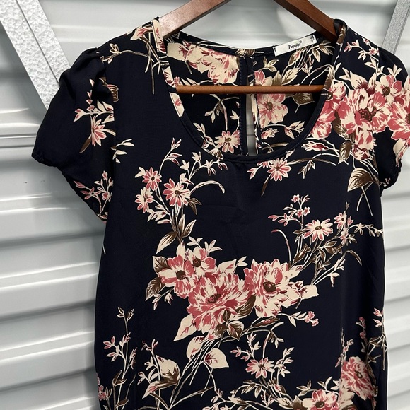 Black Floral Short Sleeve Blouse - Picture 2 of 4